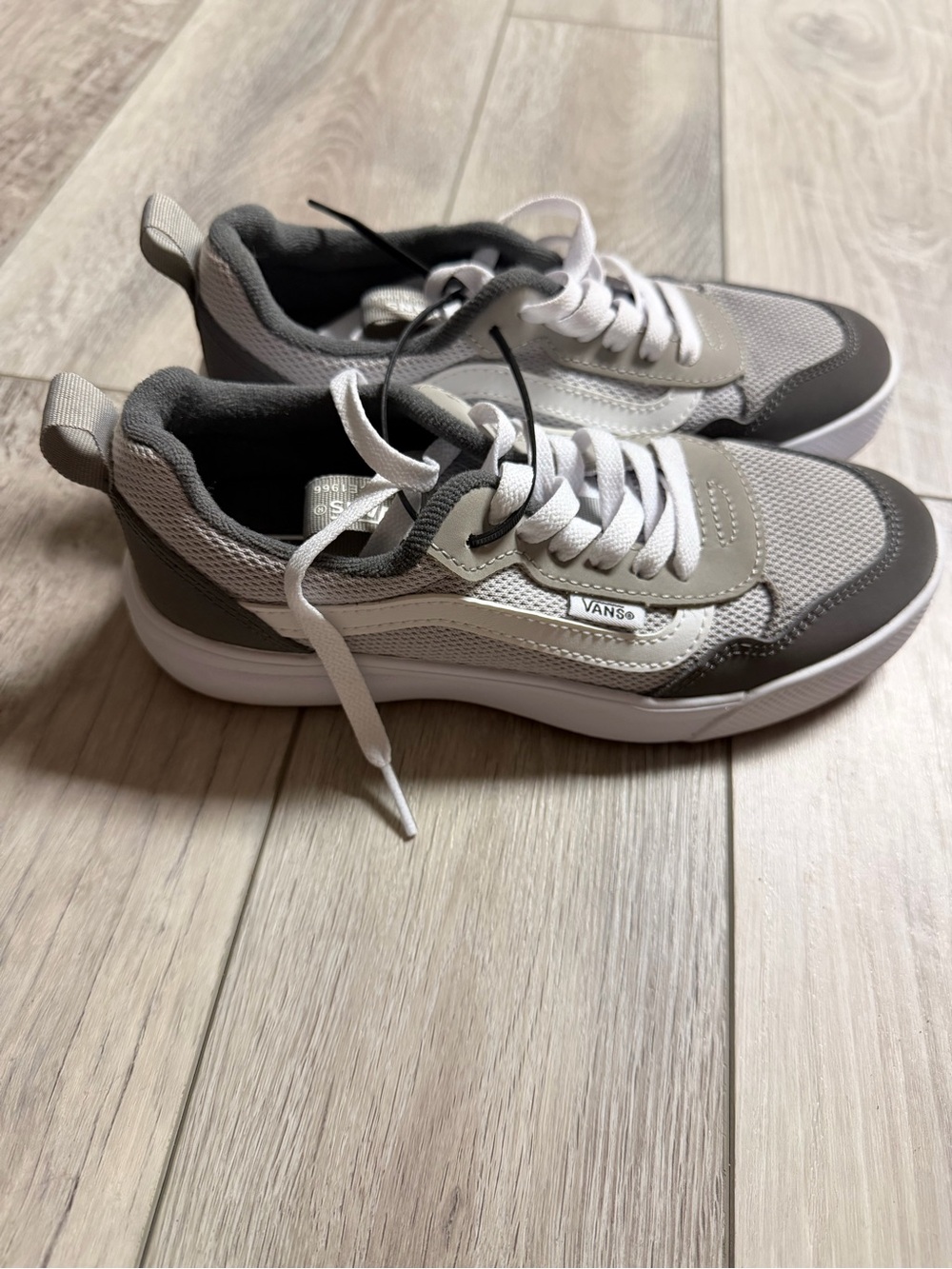 Vans Range EXP Kids Lace-Up Sneakers in the Frost Gray and White - Picture 3 of 3